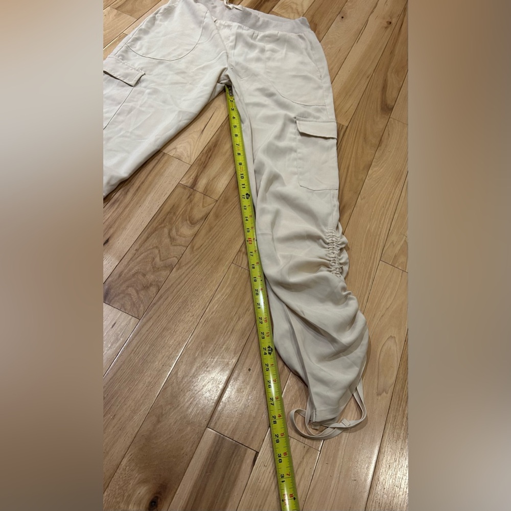 Superdown Beige Cream Silky Feel Lightweight Cargo Pants - Women’s Size Small - Picture 6 of 8